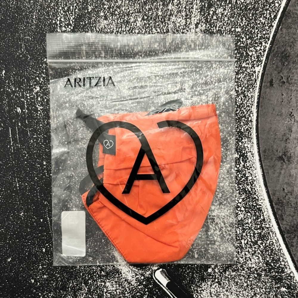 NEW Aritzia Mask